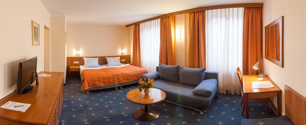 Hotel Rubin Düsseldorf Rum bild