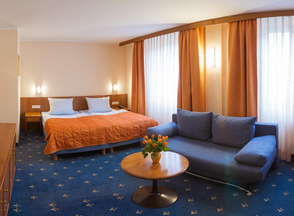 Hotel Rubin Düsseldorf Rum bild