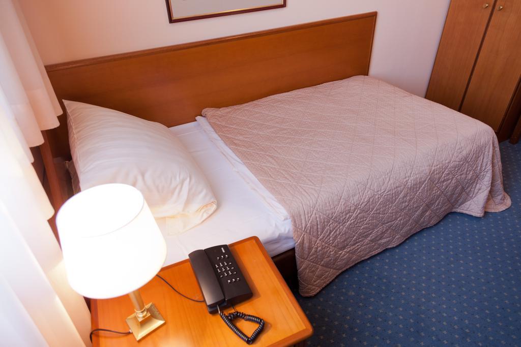 Hotel Rubin Düsseldorf Rum bild
